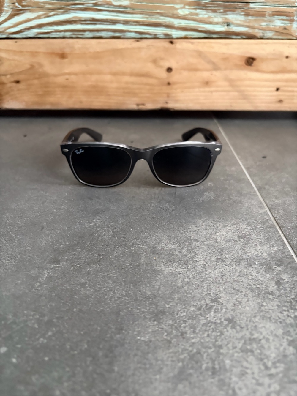 Ray-Ban New Wayfarer RB2132 6143/71 Gunmetal Gray Sunglasses – 55mm - Picture 2 of 5
